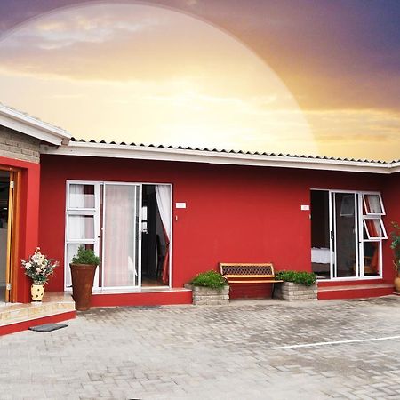 Tina'S Bed And Breakfast ซวาคอปมุนด์ ภายนอก รูปภาพ