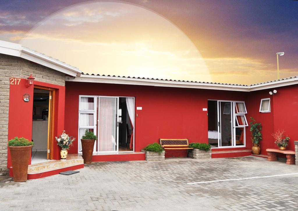Tina'S Bed And Breakfast ซวาคอปมุนด์ ภายนอก รูปภาพ