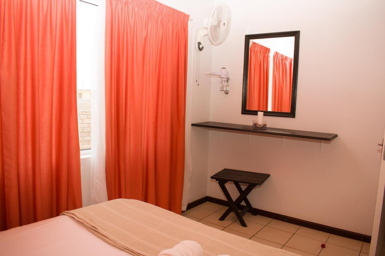 Tina'S Bed And Breakfast ซวาคอปมุนด์ ภายนอก รูปภาพ